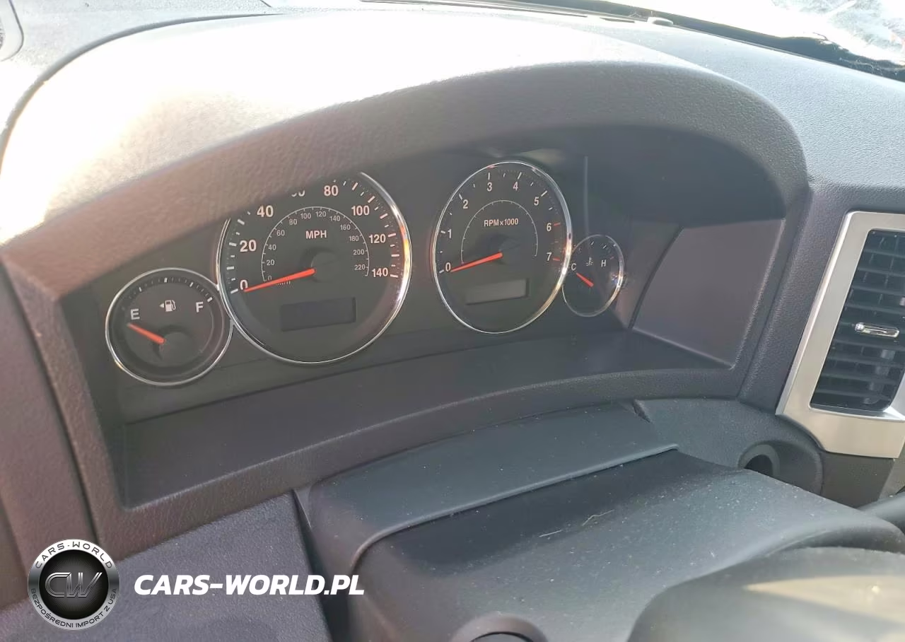 2010 Jeep Grand Cherokee Laredo VIN:1J4PR4GKXAC121096 - 9