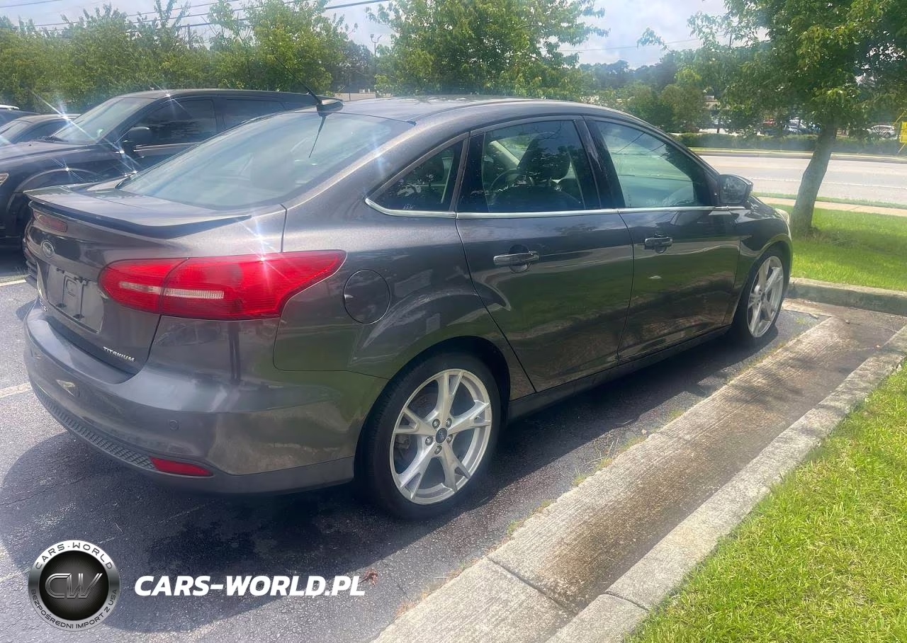 2015 Ford Focus Titanium VIN:1FADP3J23FL312020 - 4