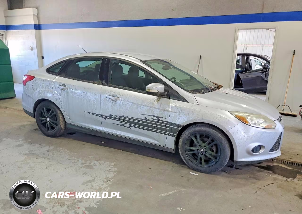2014 Ford Focus Se VIN:1FADP3F22EL425089 - 4