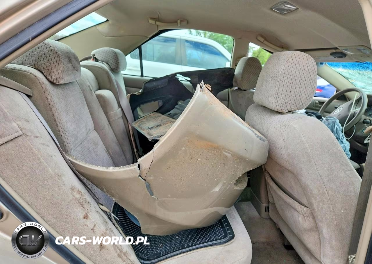 2004 Toyota Camry Le VIN:4T1BE32K14U307598 - 10