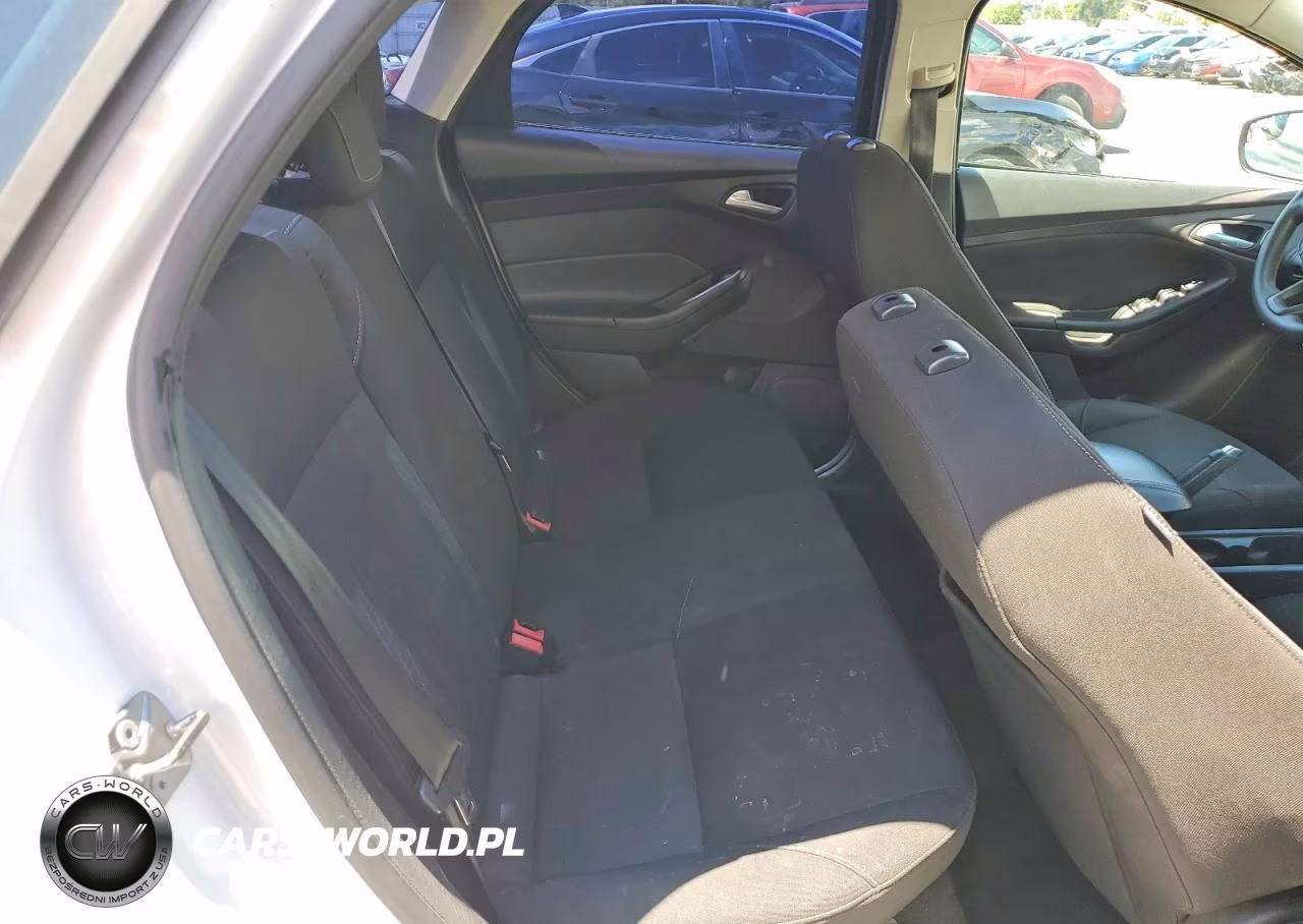 2015 Ford Focus Se VIN:1FADP3F28FL263664 - 10
