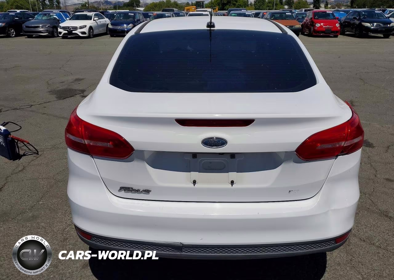 2015 Ford Focus Se VIN:1FADP3F28FL263664 - 6