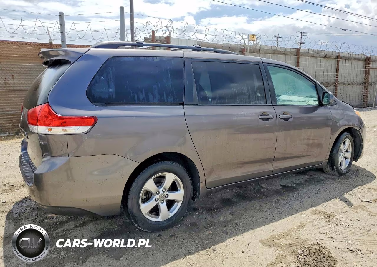 2011 Toyota Sienna Le VIN:5TDKK3DC6BS090490 - 3