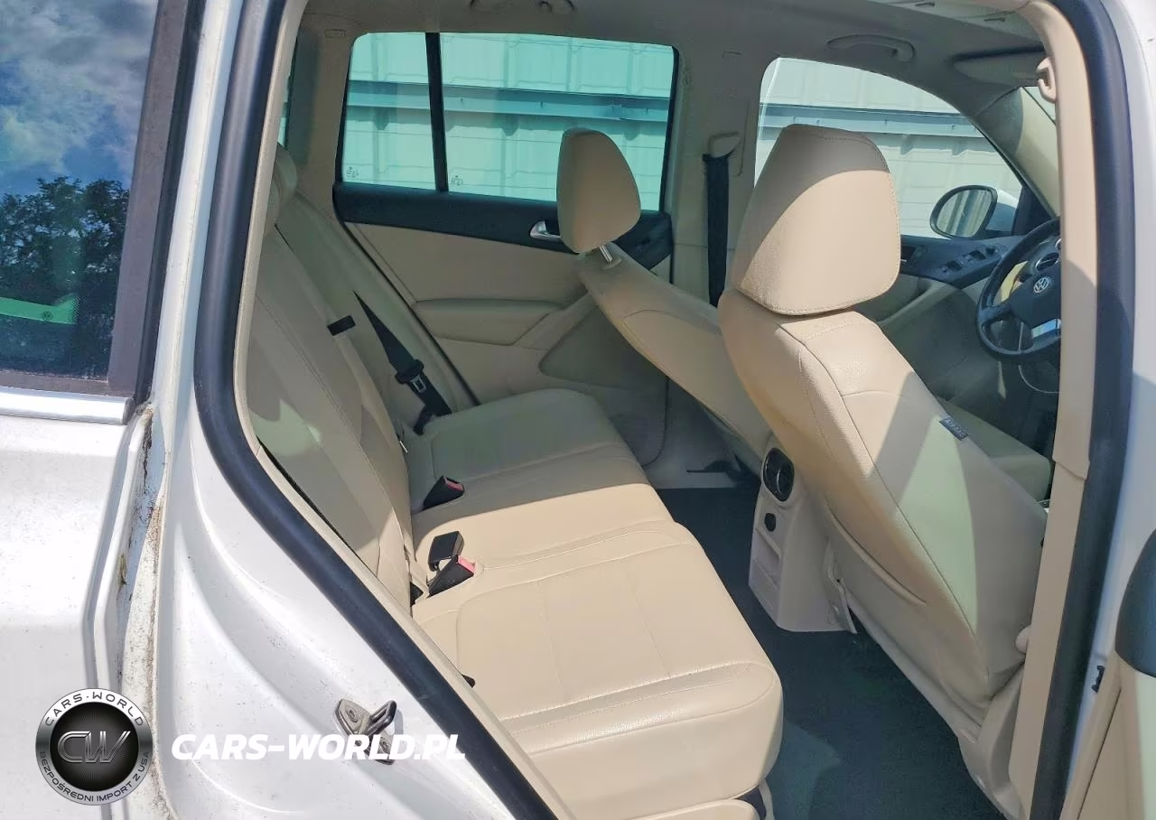 2010 Volkswagen Tiguan S VIN:WVGAV7AX9AW519844 - 11