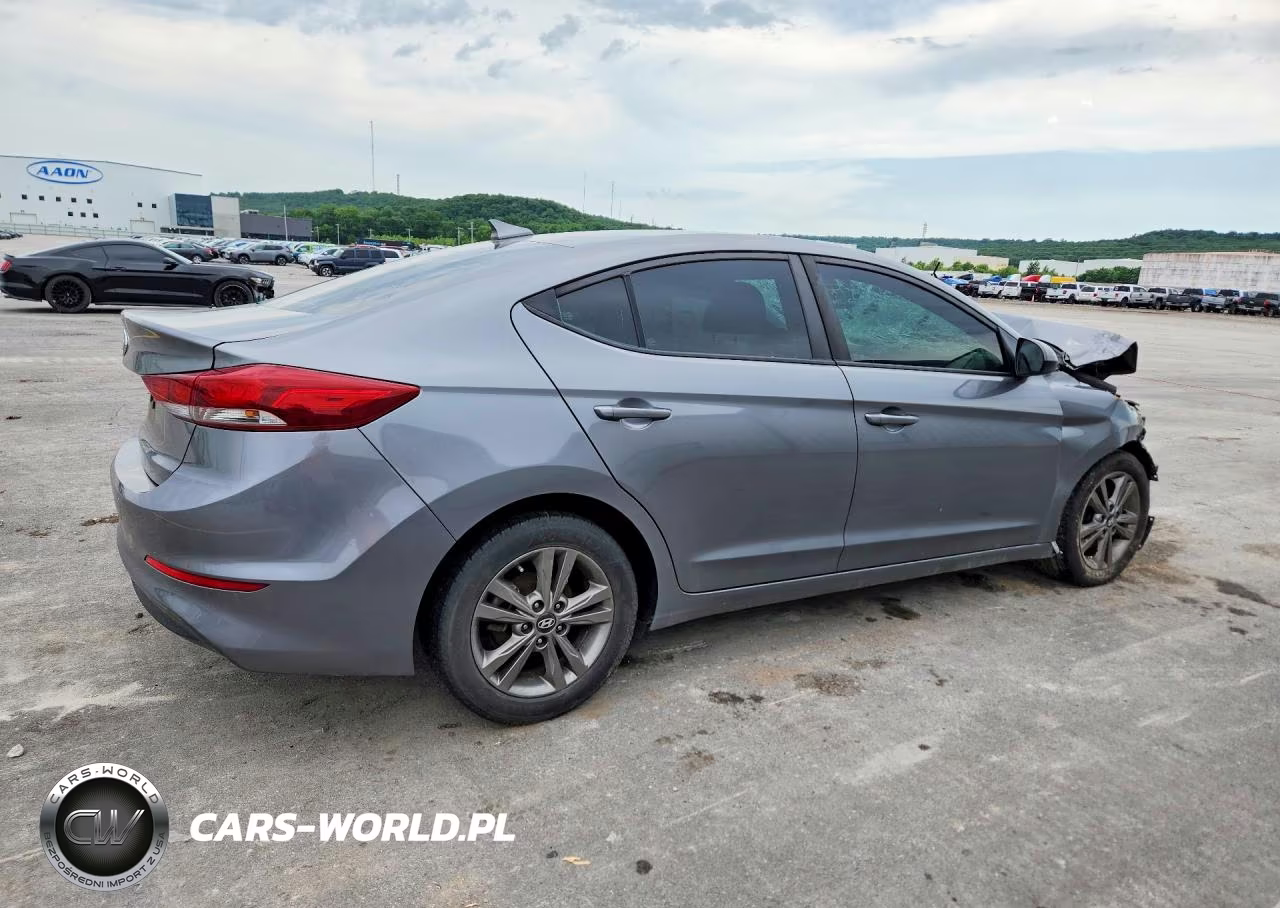 2018 Hyundai Elantra Sel VIN:5NPD84LF0JH317878 - 3