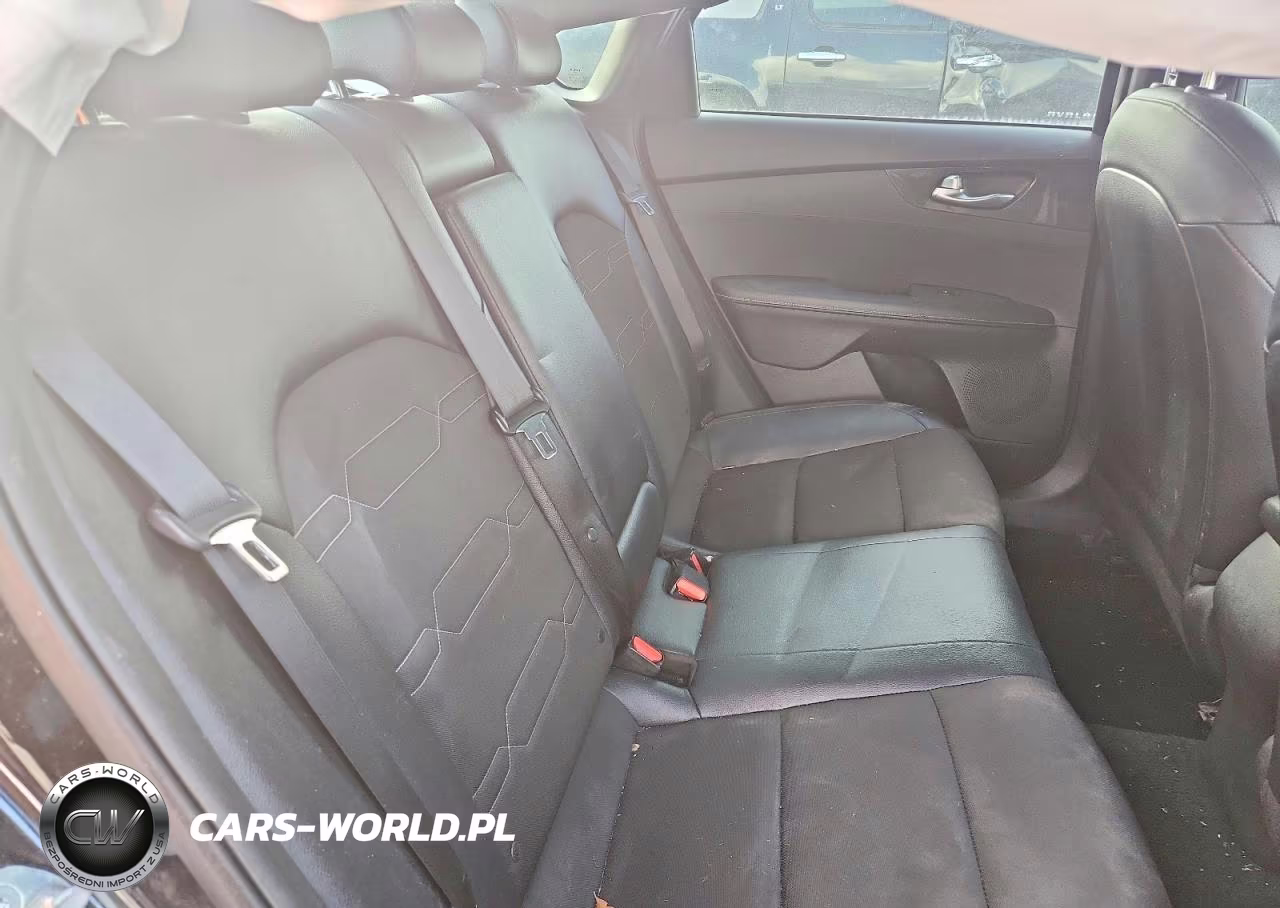 2023 Kia Forte Gt Line VIN:3KPF54AD4PE662606 - 10