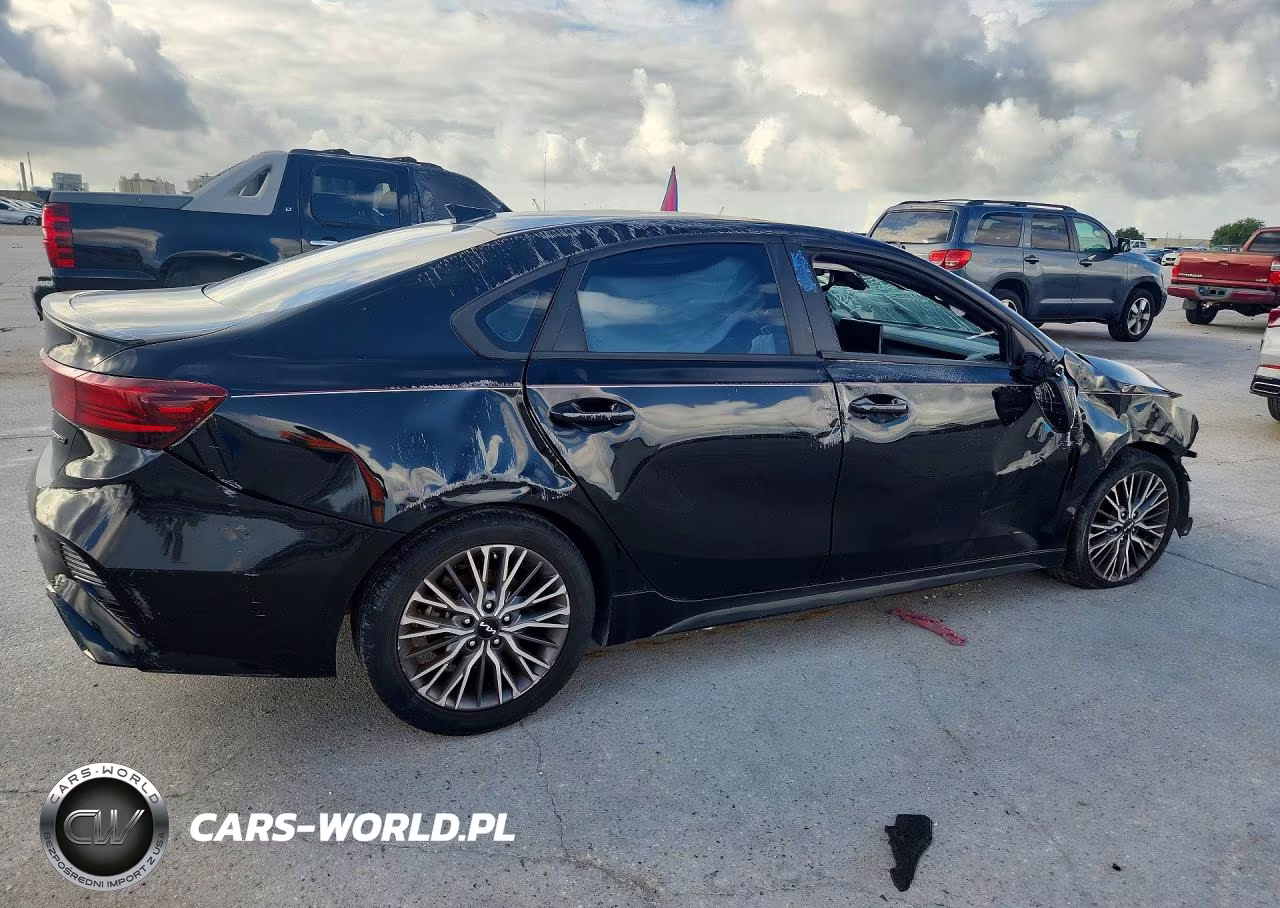 2023 Kia Forte Gt Line VIN:3KPF54AD4PE662606 - 3