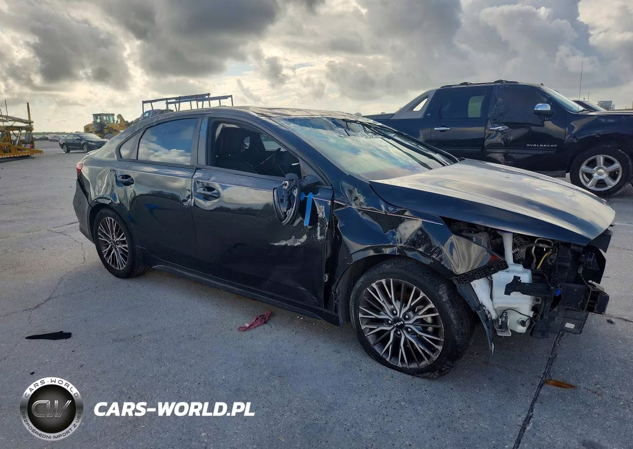 2023 Kia Forte Gt Line VIN:3KPF54AD4PE662606 - 4