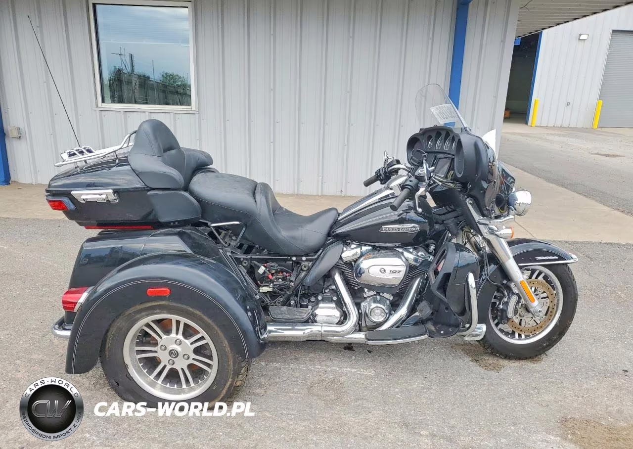 2017 Harley-Davidson Flhtcutg Tri Glide Ultra – zdjęcie 1 z 10