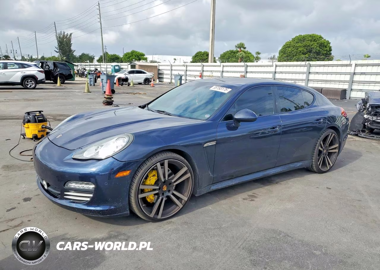 2011 Porsche Panamera 2