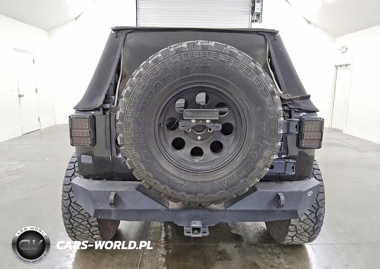 2016 Jeep Wrangler Unlimited Sport VIN:1C4BJWDG8GL228594 - 6