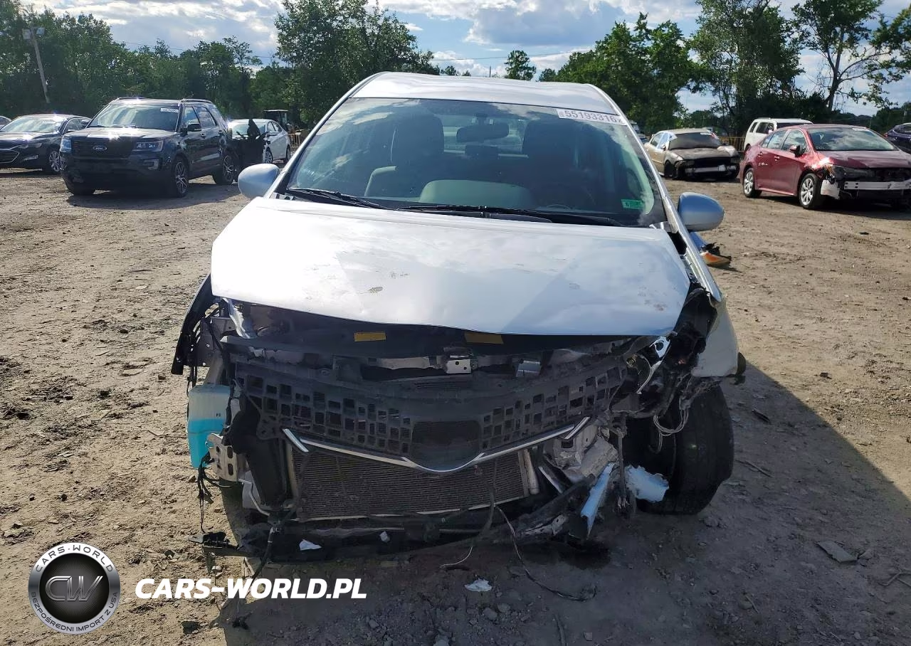 2012 Toyota Prius V Three VIN:JTDZN3EU9C3024290 - 5