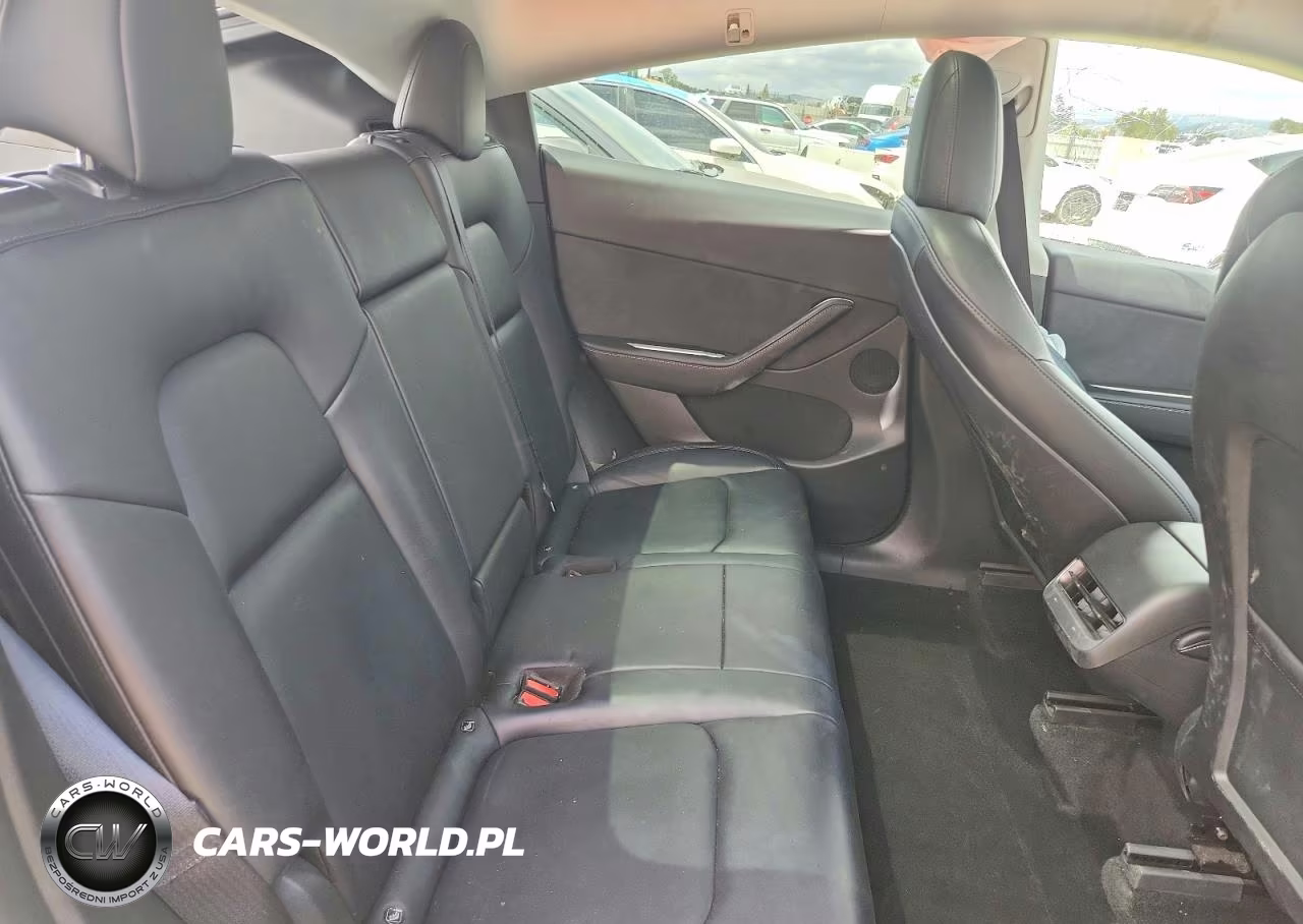 2022 Tesla Model Y VIN:7SAYGDEE0NF401151 - 10