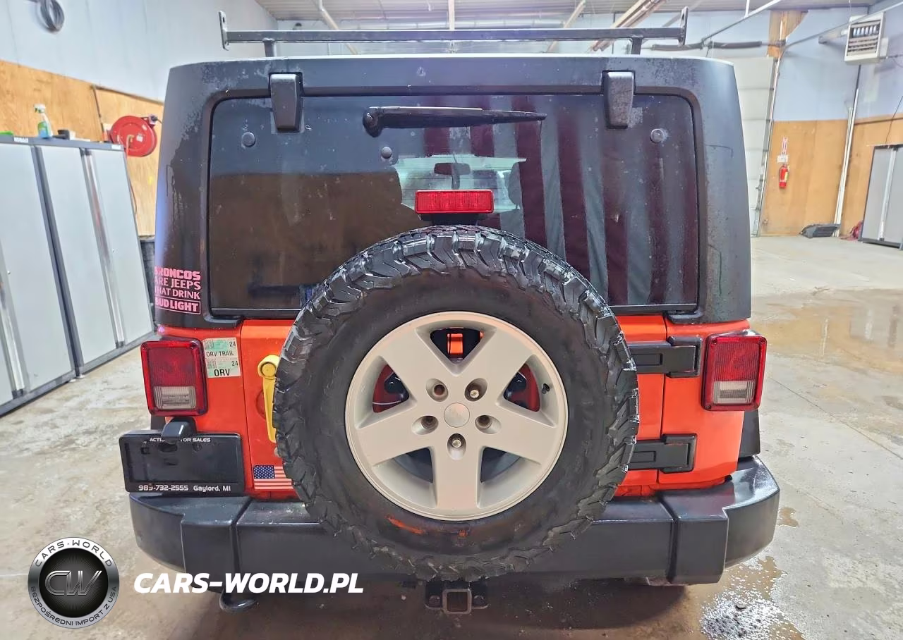 2015 Jeep Wrangler Unlimited Rubicon VIN:1C4BJWFG9FL697916 - 6