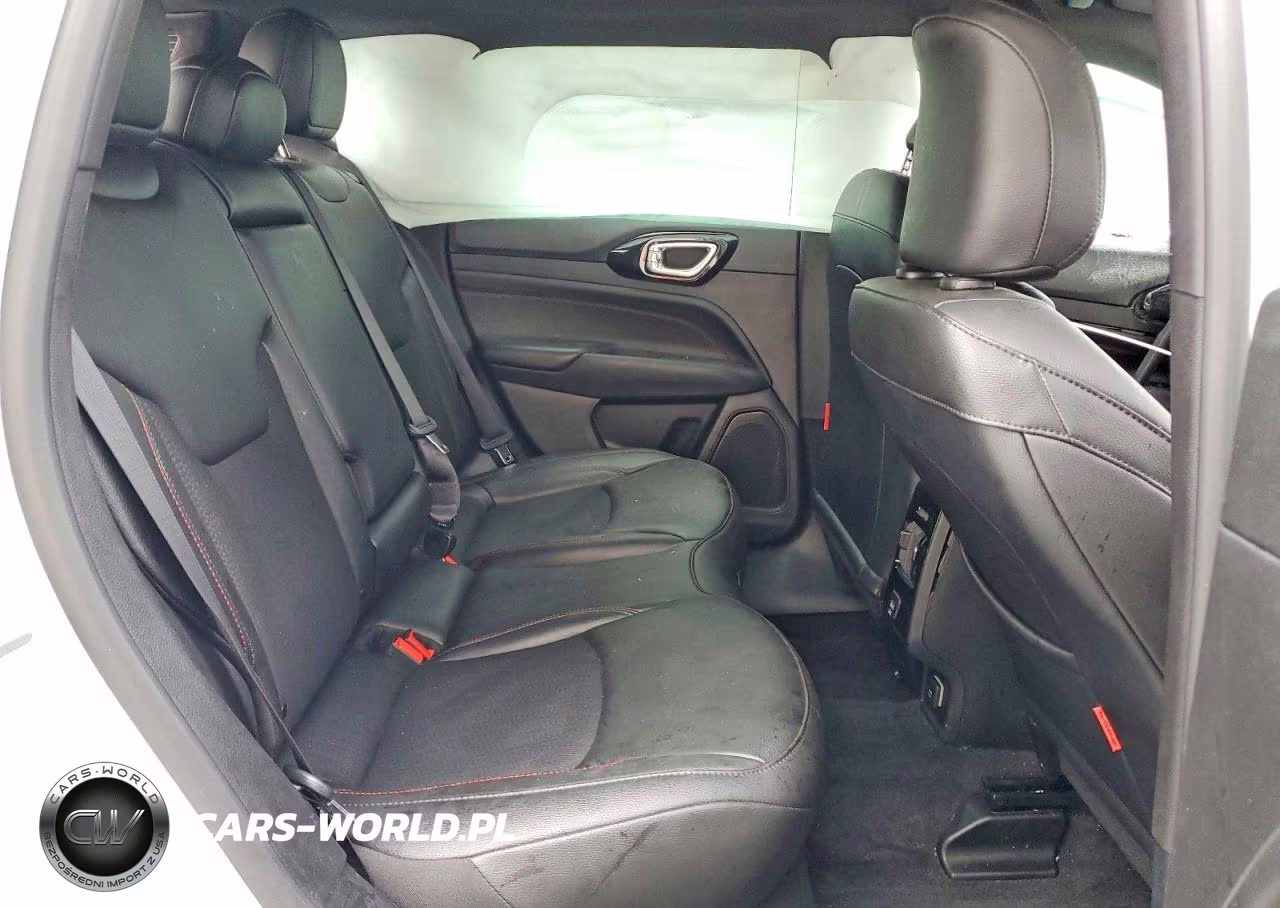 2025 Jeep Compass Trailhawk VIN:3C4NJDDN4ST590225 - 11