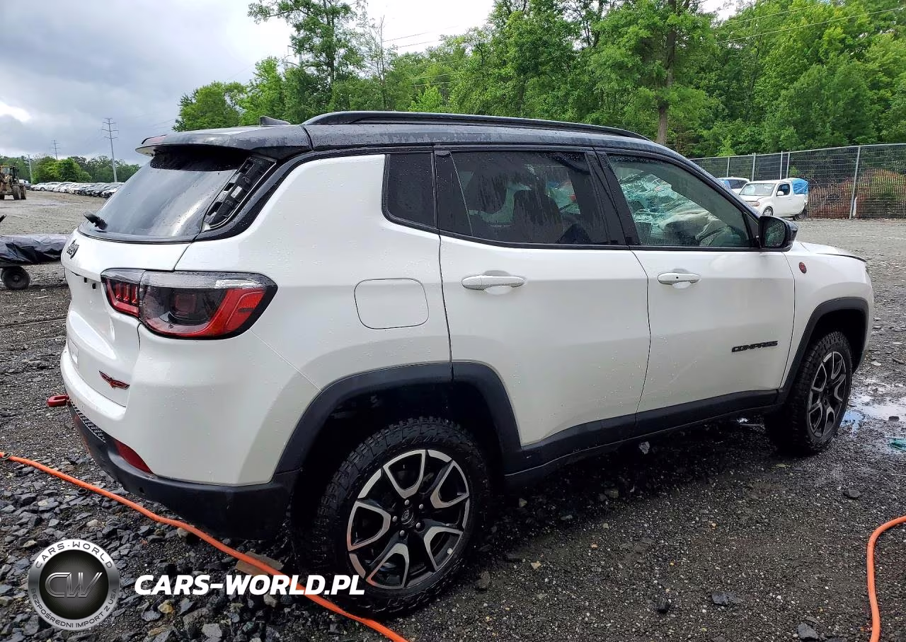 2025 Jeep Compass Trailhawk VIN:3C4NJDDN4ST590225 - 3
