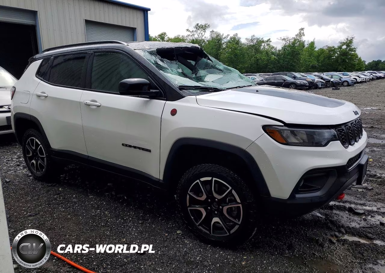 2025 Jeep Compass Trailhawk VIN:3C4NJDDN4ST590225 - 4