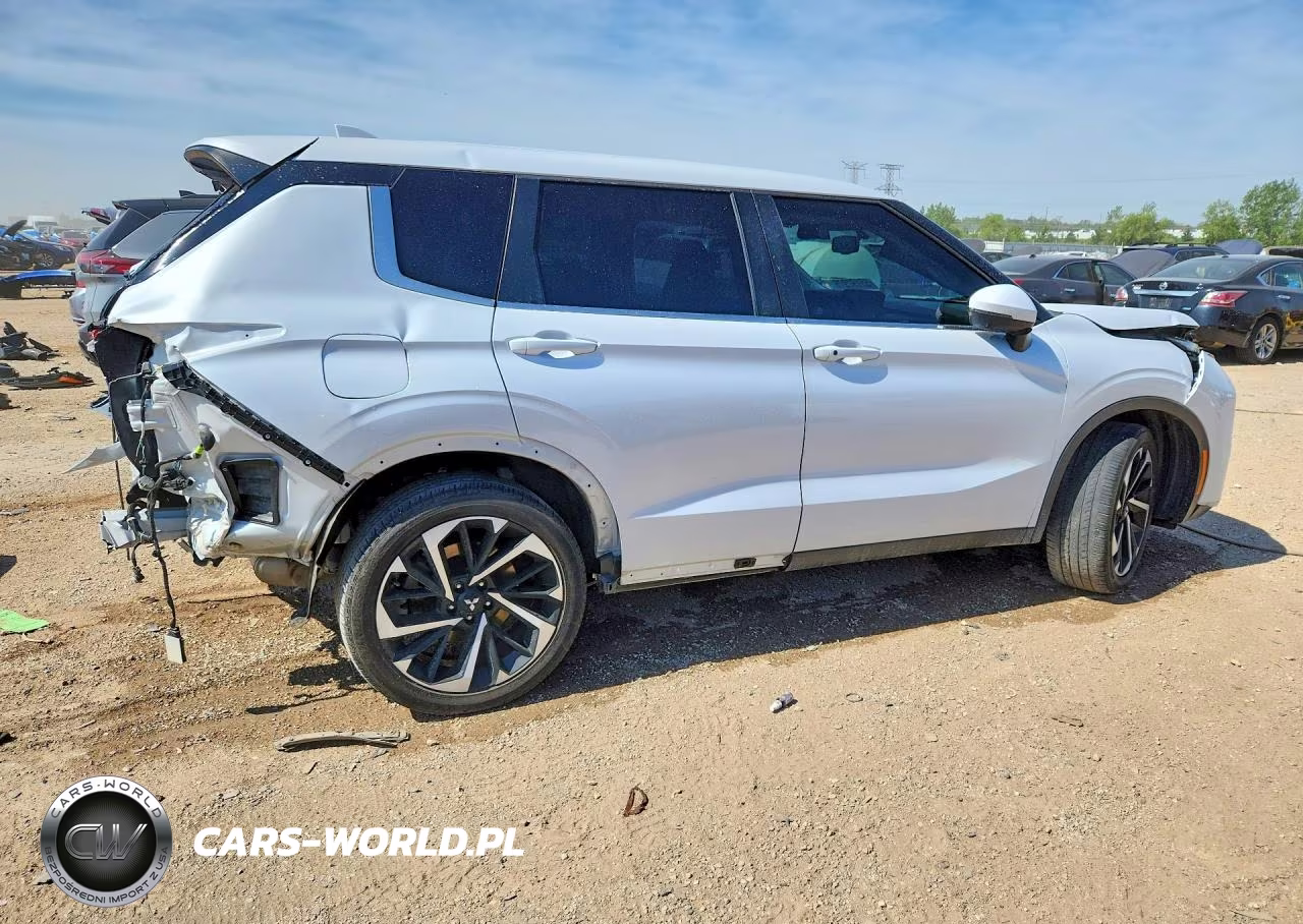2023 Mitsubishi Outlander Se VIN:JA4J4UA84PZ048539 - 3