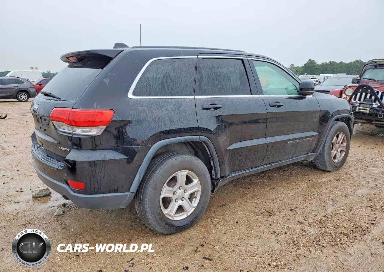 2018 Jeep Grand Cherokee Laredo VIN:1C4RJEAG2JC125241 - 3