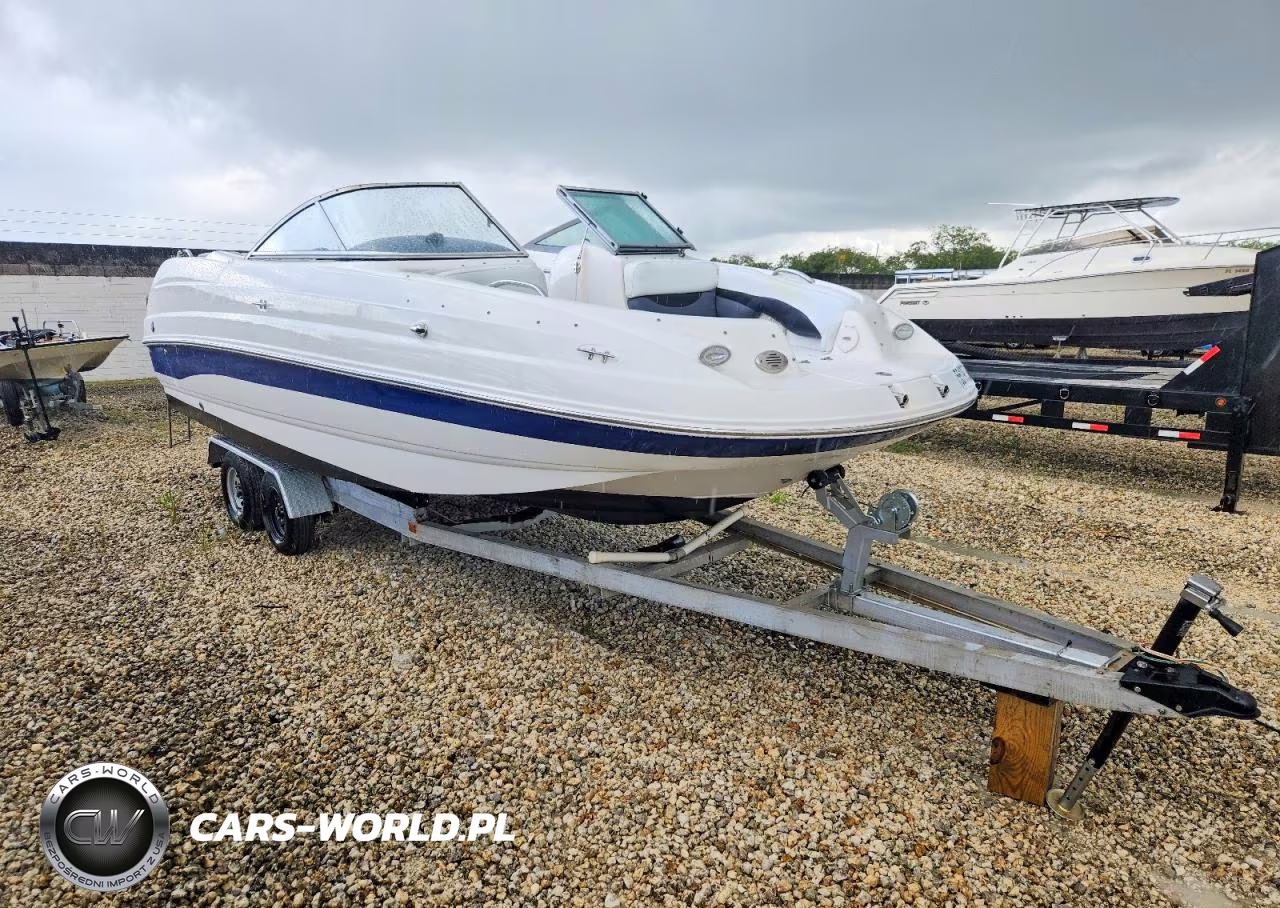 2005 Chaparral Boat