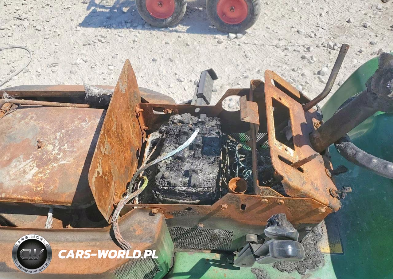1992 John Deere Lawn Mower VIN:0000M00596X577850 - 8
