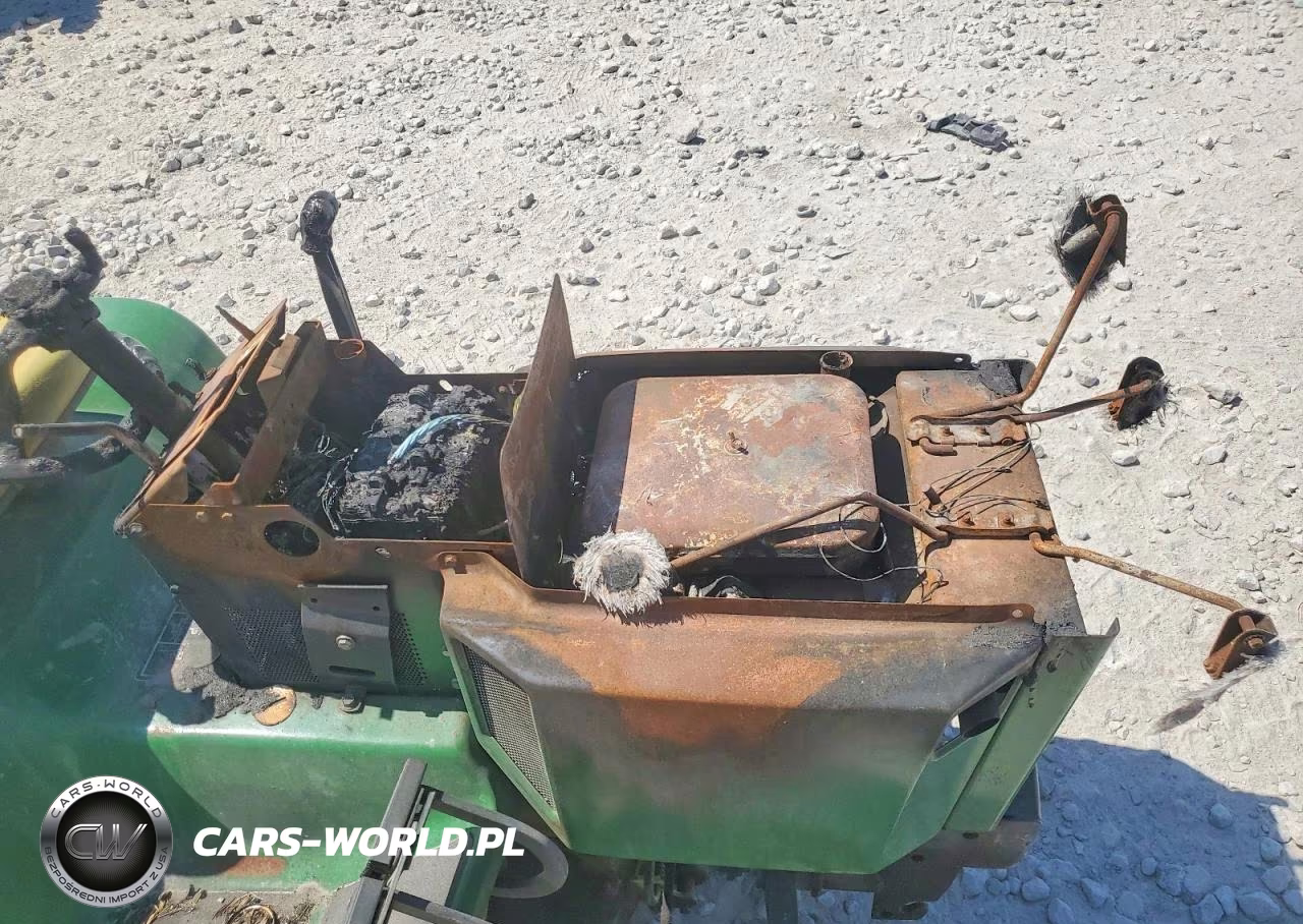 1992 John Deere Lawn Mower VIN:0000M00596X577850 - 9
