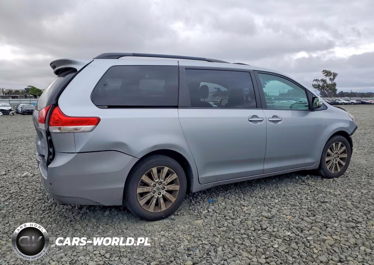 2014 Toyota Sienna Limited 7-Passenger VIN:5TDDK3DC5ES093880 - 3