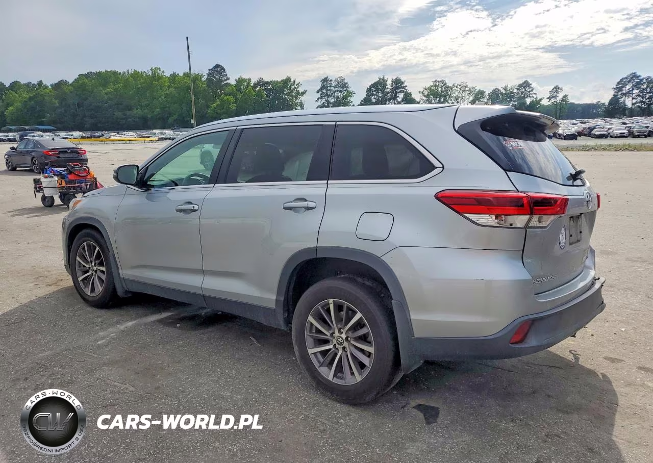 2019 Toyota Highlander Xle VIN:5TDJZRFH5KS959728 - 2