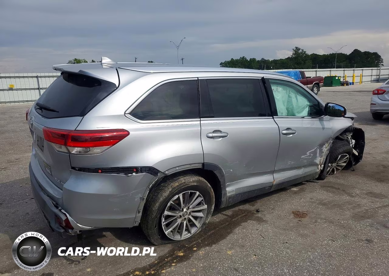 2019 Toyota Highlander Xle VIN:5TDJZRFH5KS959728 - 3