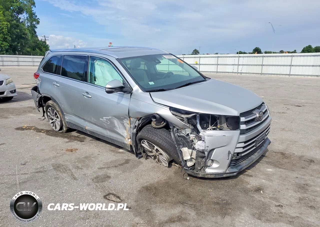 2019 Toyota Highlander Xle VIN:5TDJZRFH5KS959728 - 4