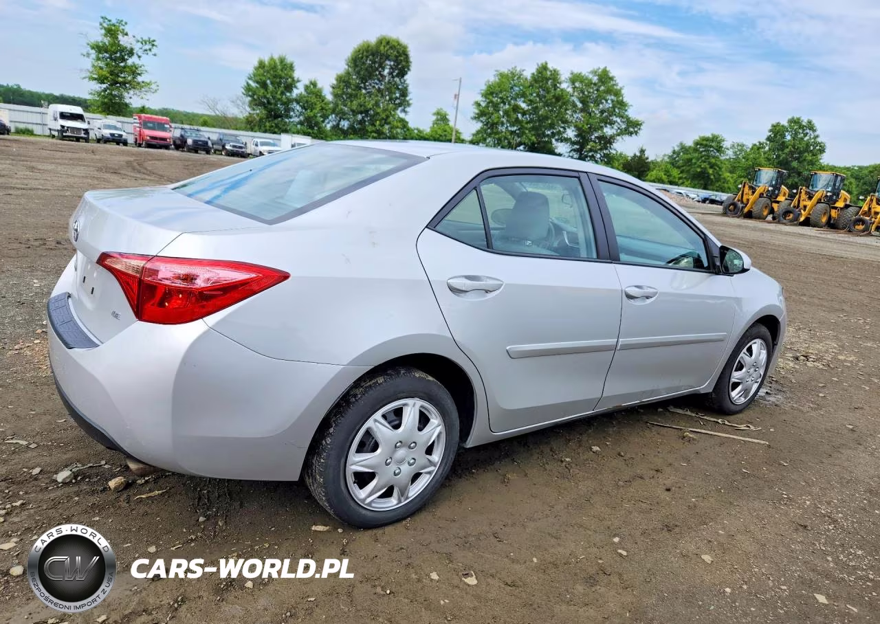 2017 Toyota Corolla Le VIN:2T1BURHE1HC939726 - 3