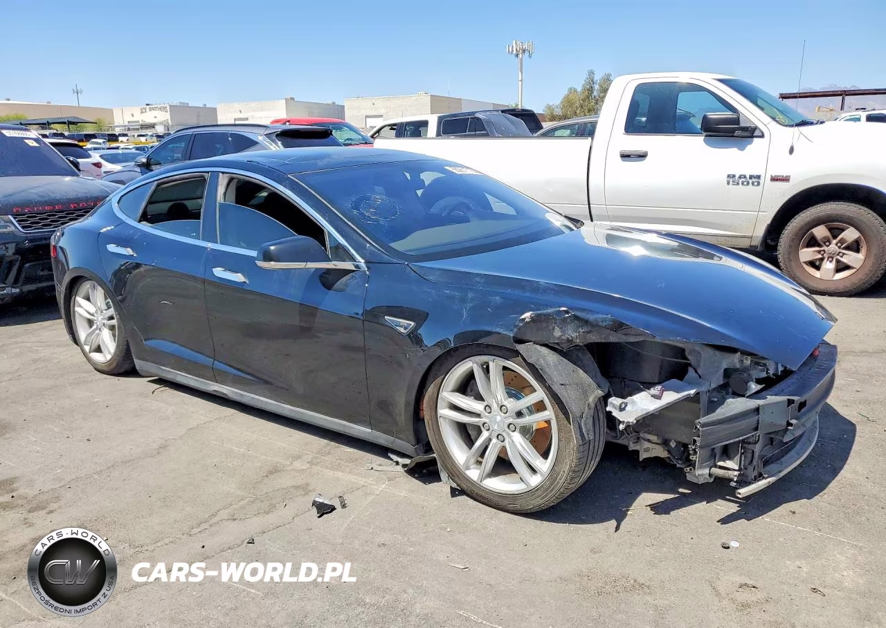 TESLA MODEL S VIN:5YJSA1CN4DFP04485 - 4