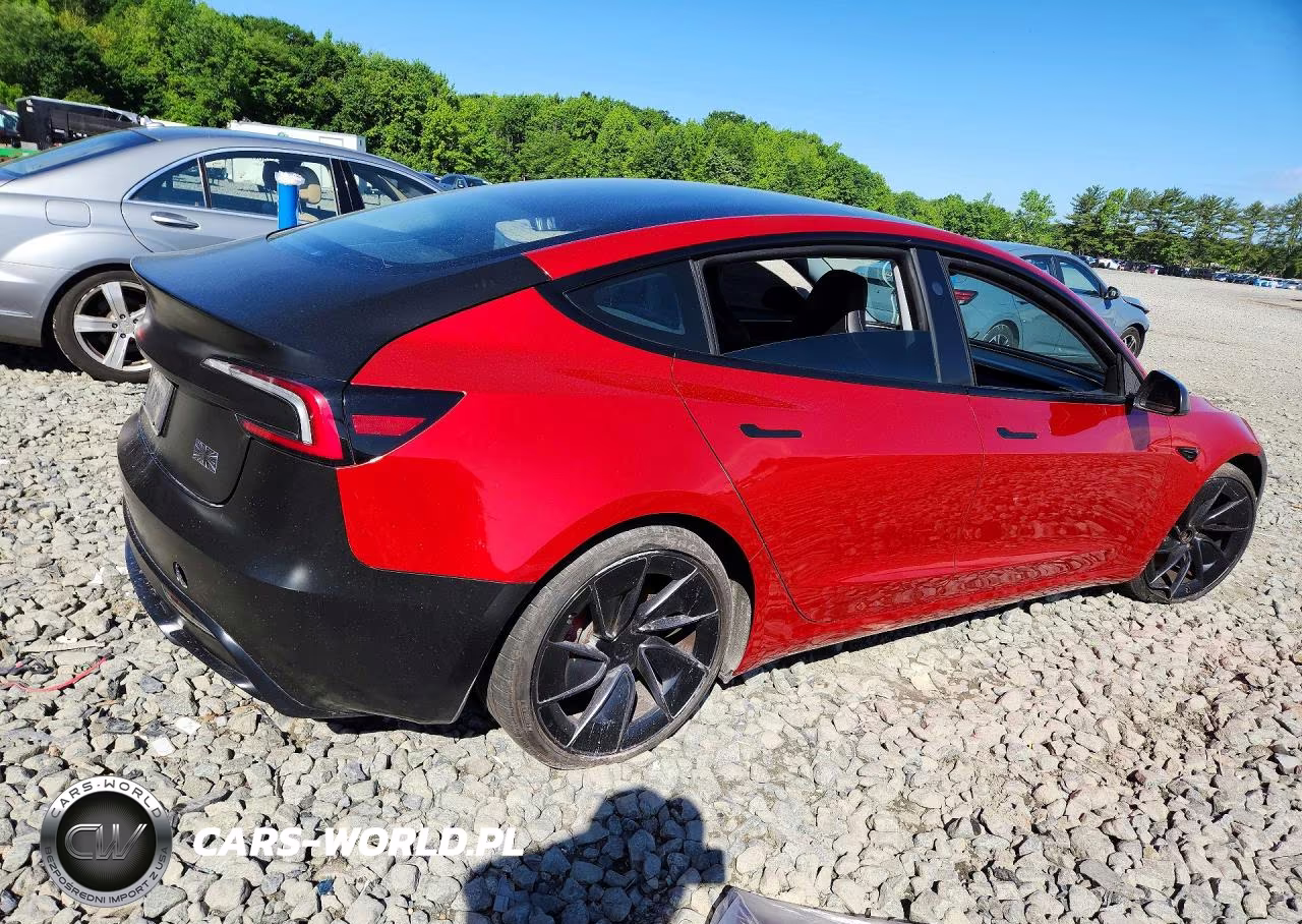 2024 Tesla Model 3 VIN:5YJ3E1ETXRF866035 - 3