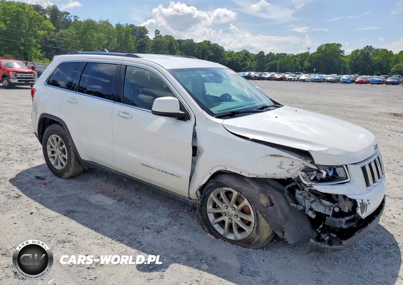 2015 Jeep Grand Cherokee Laredo VIN:1C4RJEAG0FC668496 - 4