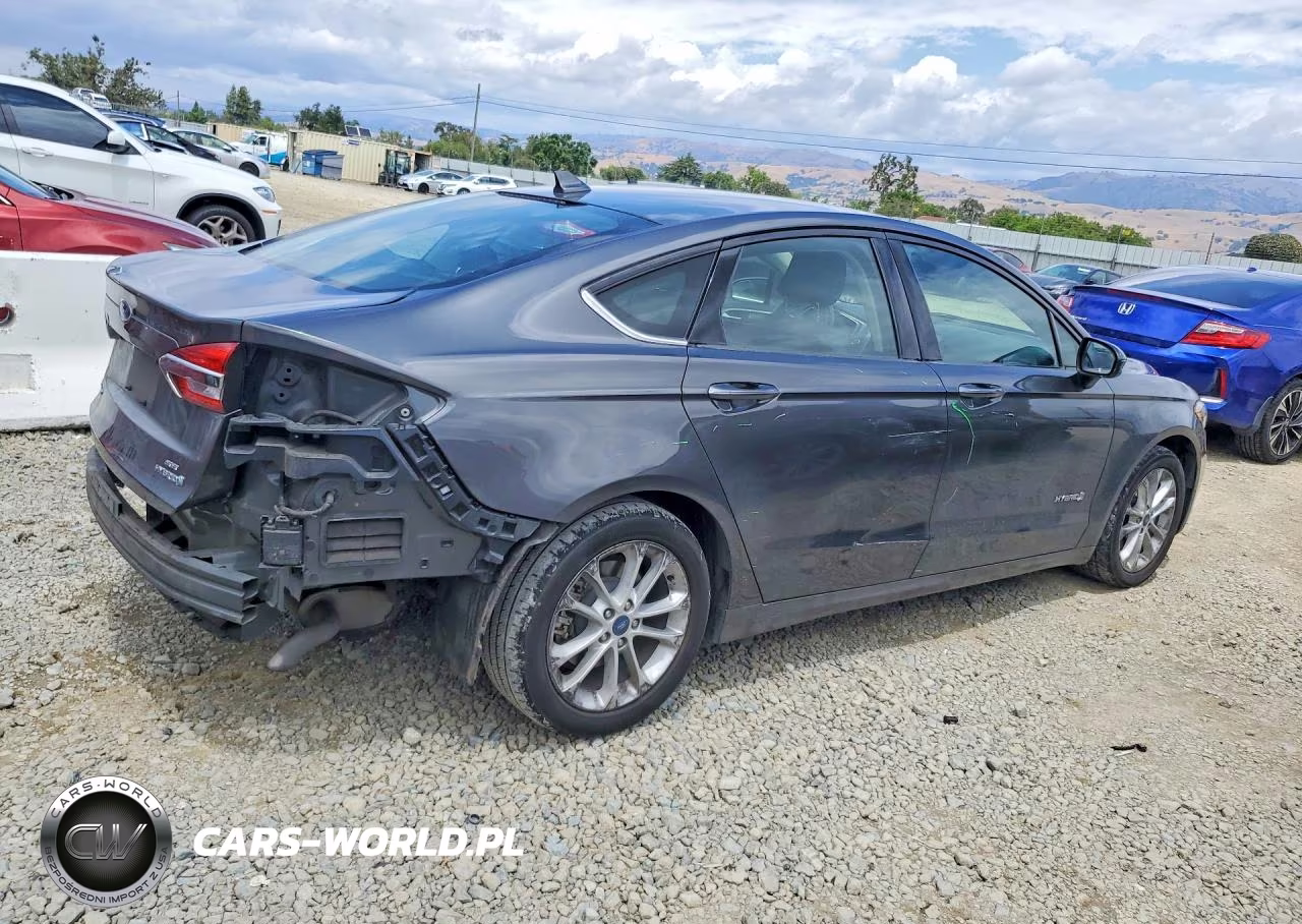 2019 Ford Fusion Se VIN:3FA6P0LU2KR178005 - 3