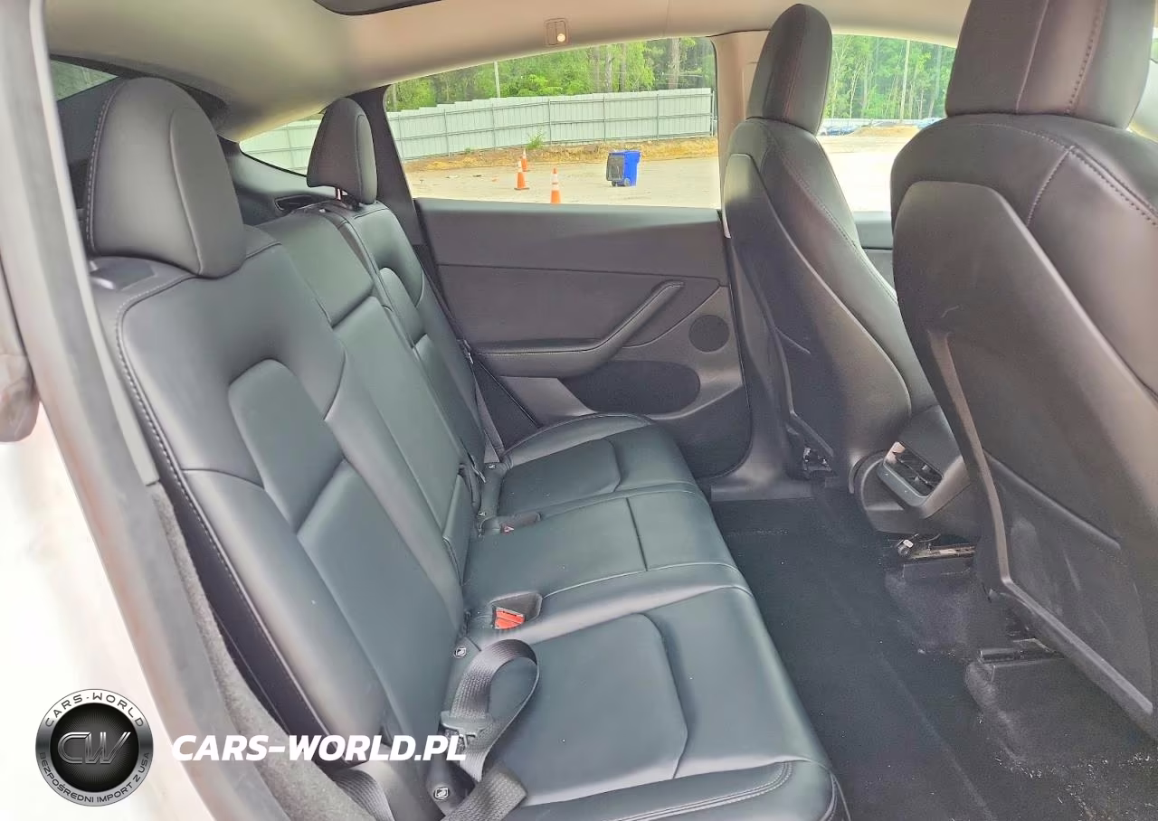2023 Tesla Model Y VIN:7SAYGDEE4PF613022 - 10