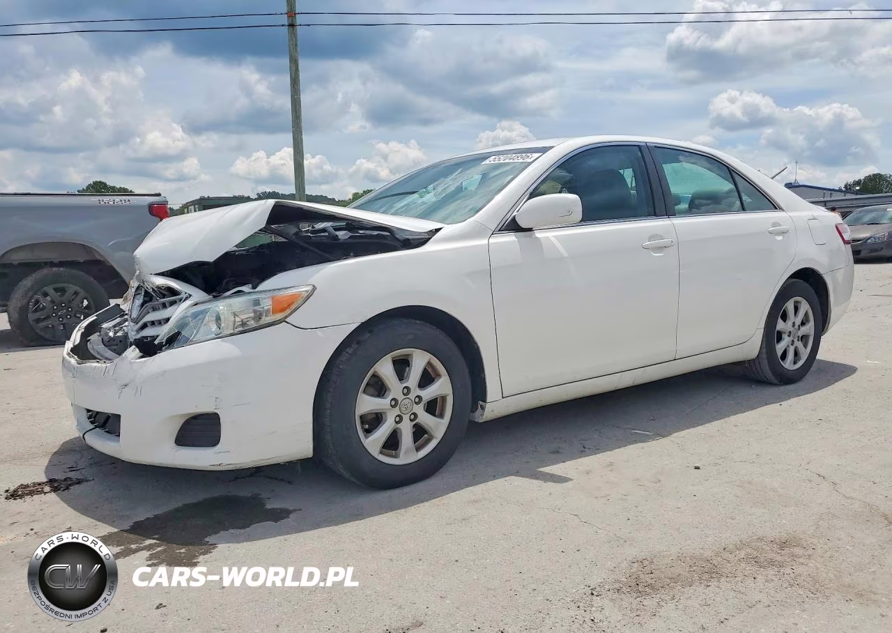 2011 Toyota Camry Le – zdjęcie 1 z 12