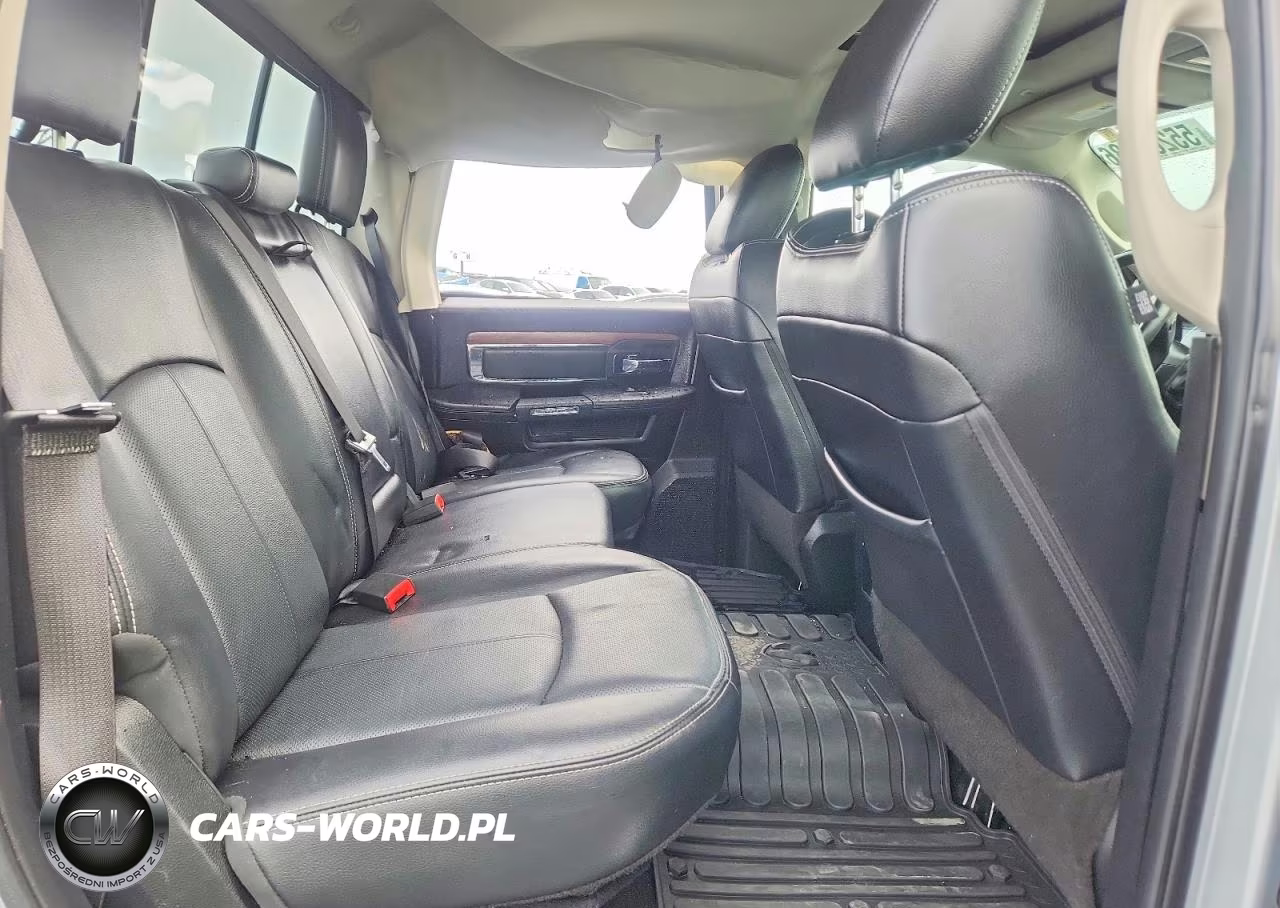 2018 Ram 3500 Laramie VIN:3C63R3EL3JG271467 - 10