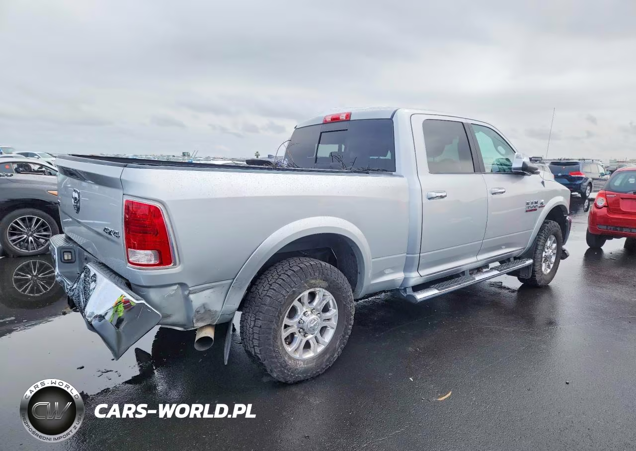 2018 Ram 3500 Laramie VIN:3C63R3EL3JG271467 - 3