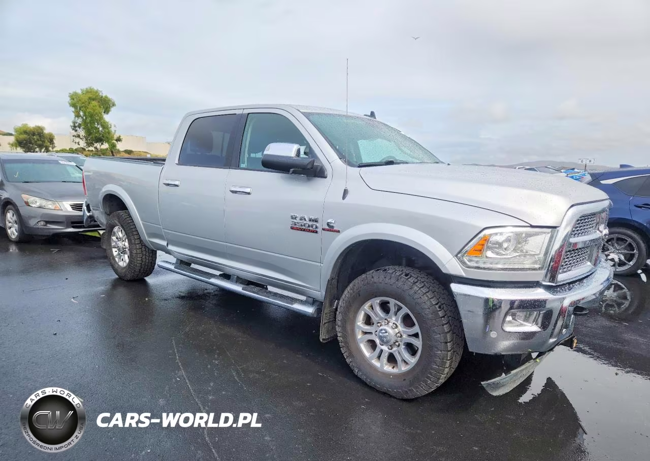 2018 Ram 3500 Laramie VIN:3C63R3EL3JG271467 - 4