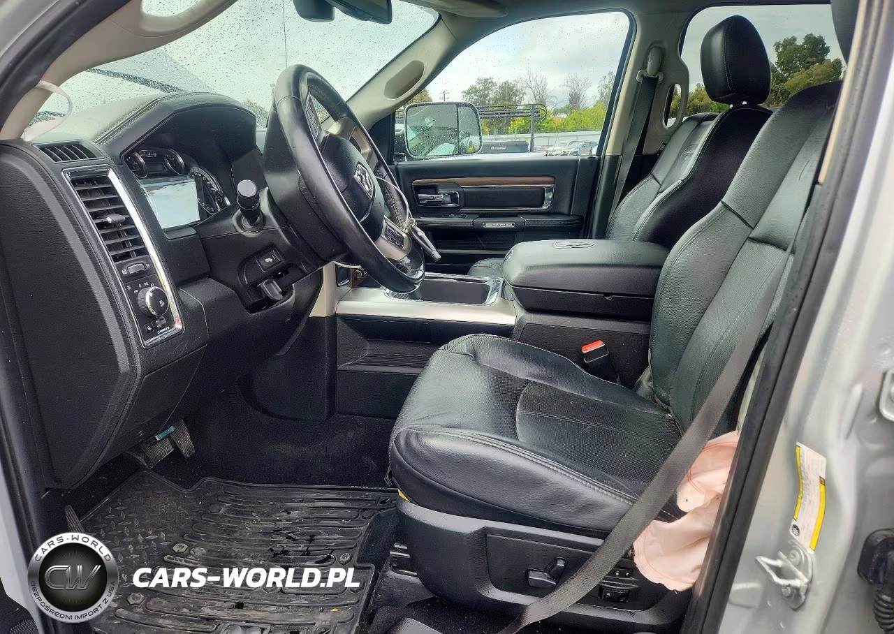 2018 Ram 3500 Laramie VIN:3C63R3EL3JG271467 - 7