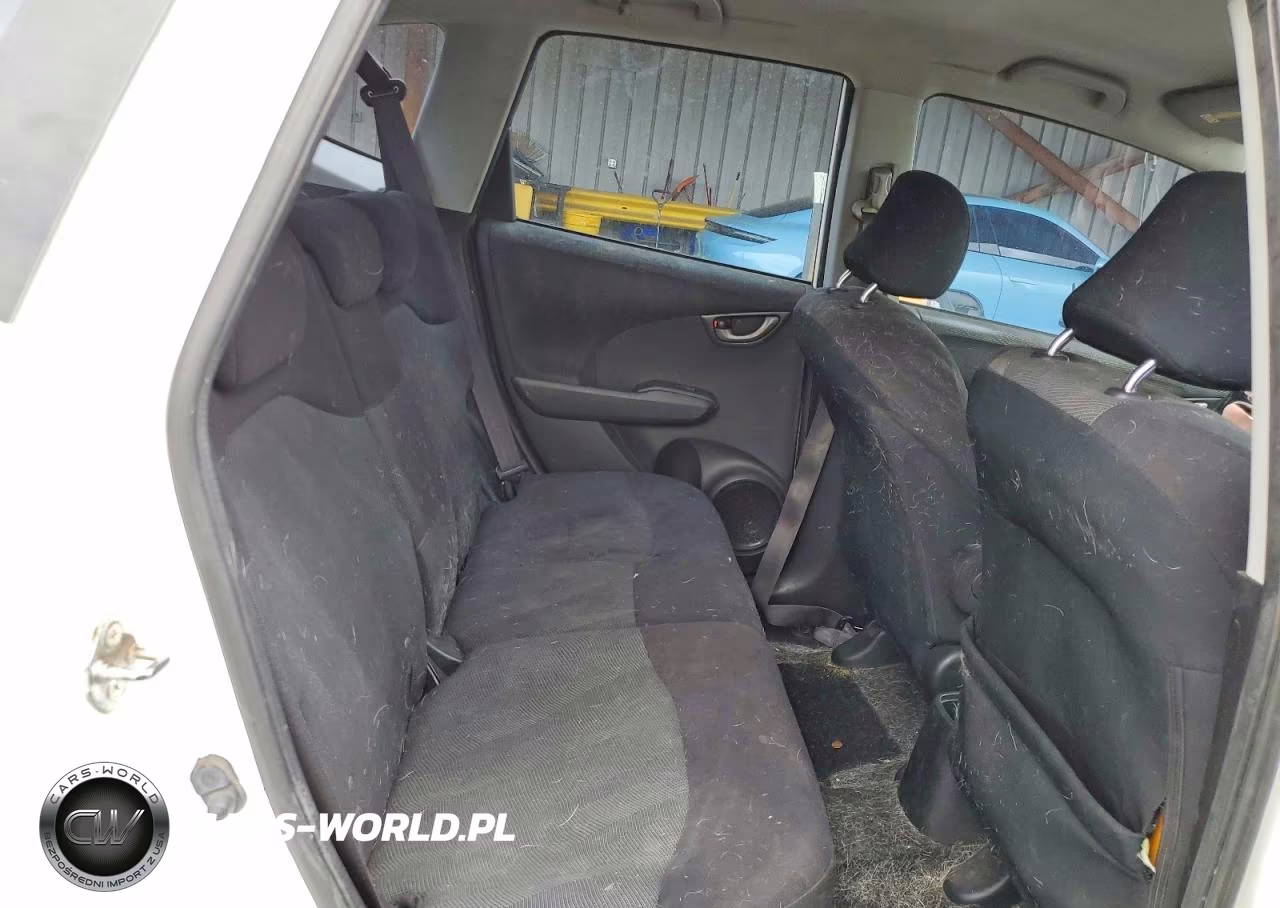 2010 Honda Fit Sport VIN:JHMGE8H4XAC033740 - 10