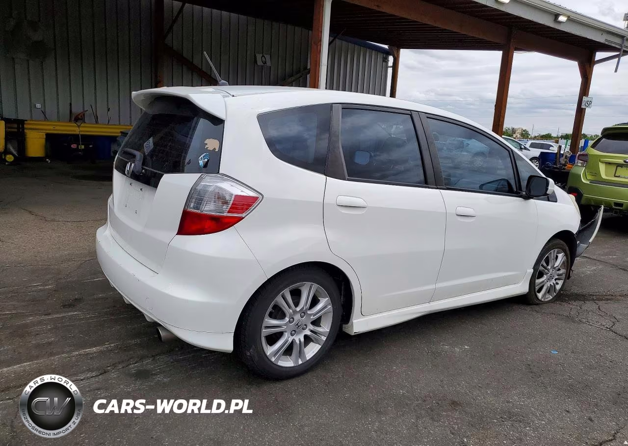 2010 Honda Fit Sport VIN:JHMGE8H4XAC033740 - 3