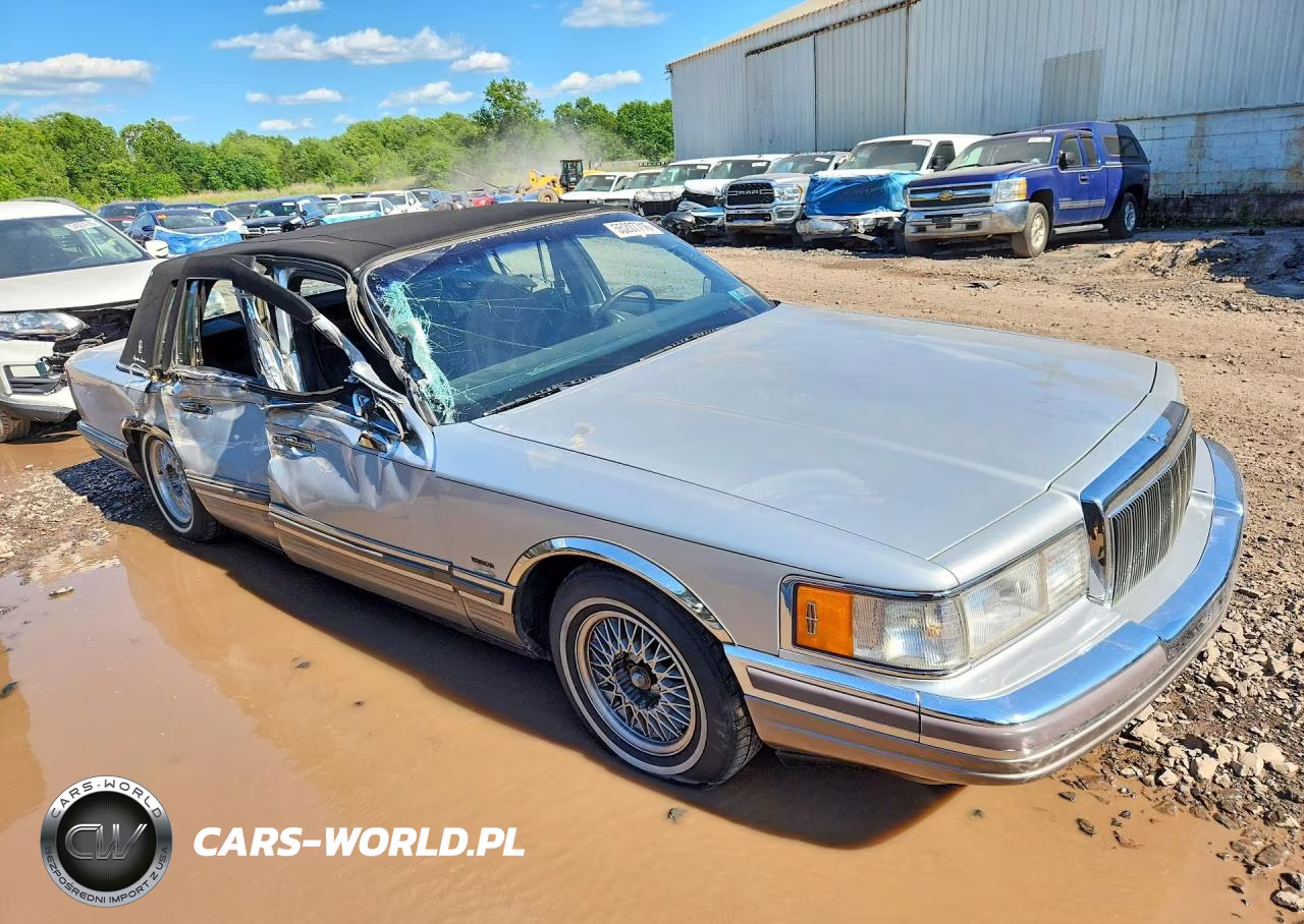 1990 Lincoln Town Car Signature VIN:1LNCM82F6LY792061 - 4