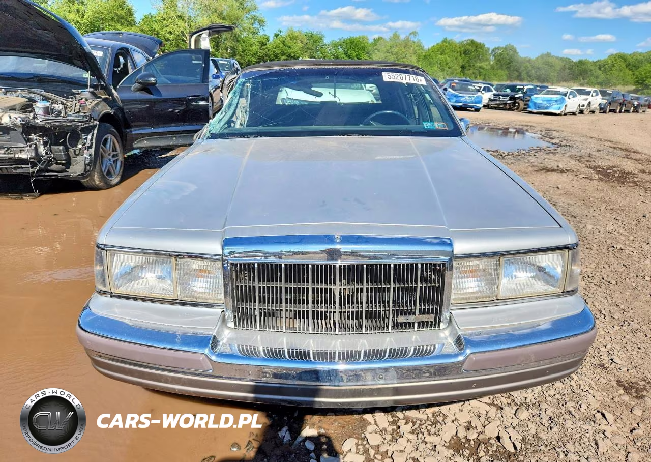 1990 Lincoln Town Car Signature VIN:1LNCM82F6LY792061 - 5
