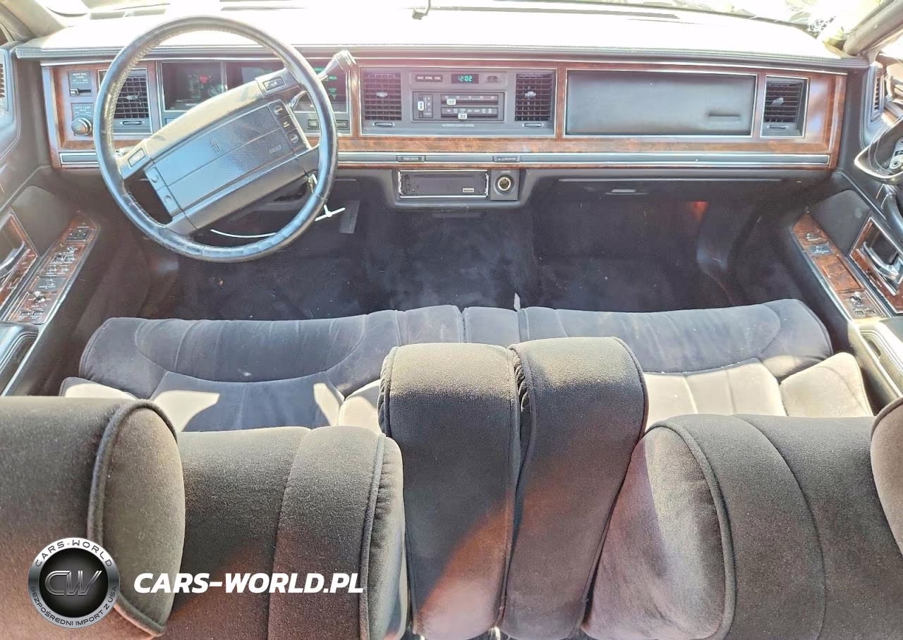 1990 Lincoln Town Car Signature VIN:1LNCM82F6LY792061 - 8
