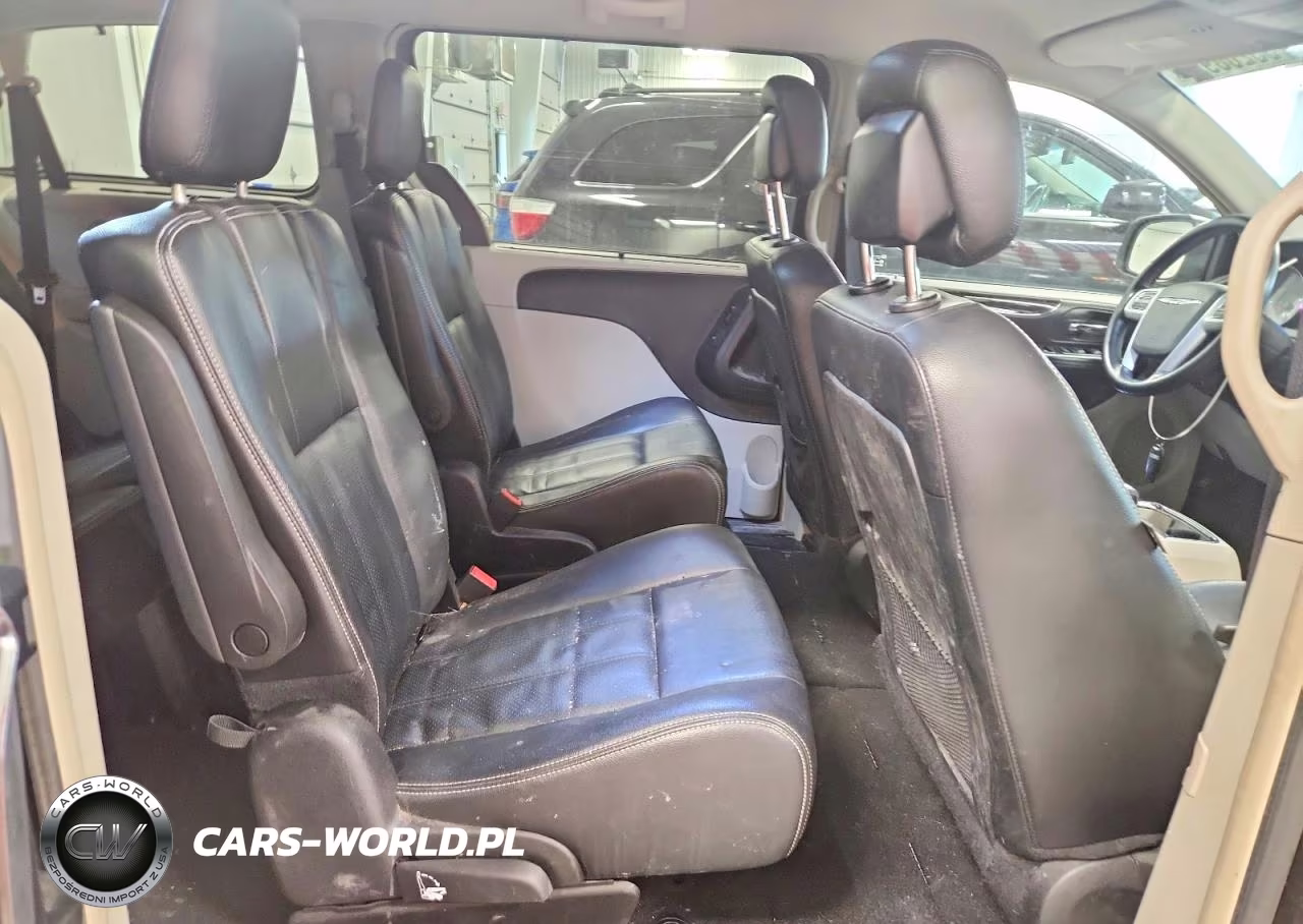 2015 Chrysler Town & Country Touring L VIN:2C4RC1CG4FR674423 - 11