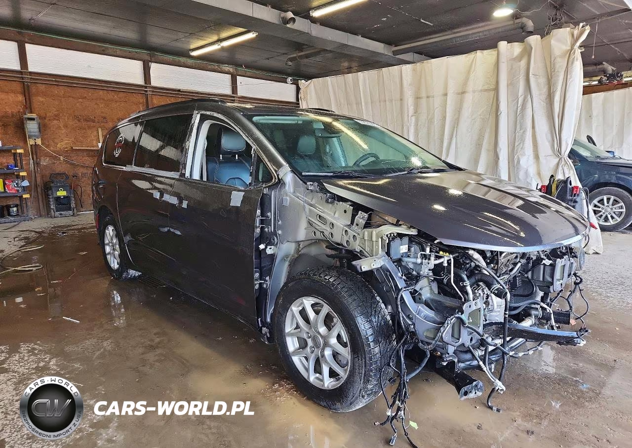 2022 Chrysler Pacifica Touring L VIN:2C4RC1BG0NR158592 - 4