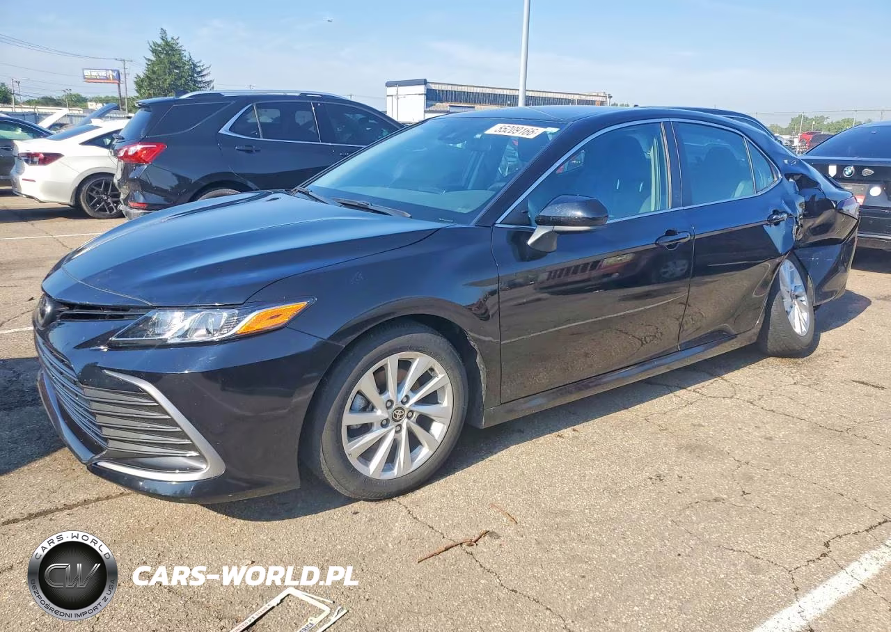 2024 Toyota Camry Le – zdjęcie 1 z 12