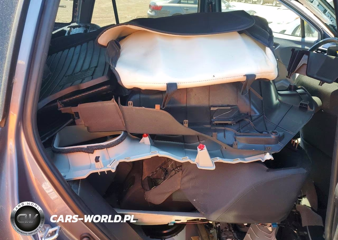 2022 Toyota Corolla Cross Le VIN:7MUBAABG2NV022212 - 10